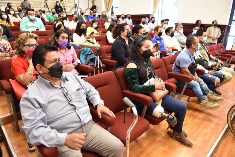 Tras las adecuaciones reglamentarias necesarias y la autorización del Cabildo y el Congreso del Estado, Xalapa contará con un Instituto de Municipal de Atención a Personas con Discapacidad, aseguró el presidente municipal Ricardo Ahued Bardahuil durante la Primera Sesión Abierta de Cabildo celebrada este jueves. 