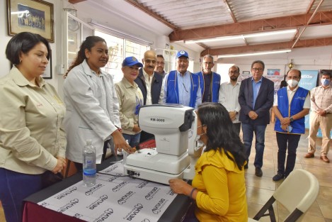 Para beneficiar a 200 personas con una consulta oftalmológica y la elaboración de un par de lentes, el Ayuntamiento, los Clubes Rotarios Macuiltépetl, Carita Feliz y la Fundación Devlyn, realizaron una Jornada de Salud Visual convocada por los distintos Centros de Gestión Comunitaria (CGC) del municipio. 