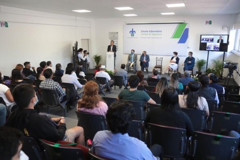 Al reunirse con los sectores empresarial y académico en la Unidad de Ingeniería y Ciencias Químicas de la Universidad Veracruzana (UV), el Gobernador Cuitláhuac García, señaló que una excelente noticia para las áreas de Ingeniería en Veracruz es la que representa el establecimiento de polos industriales en el Corredor Interoceánico del Istmo de Tehuantepec.