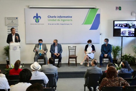 Al reunirse con los sectores empresarial y académico en la Unidad de Ingeniería y Ciencias Químicas de la Universidad Veracruzana (UV), el Gobernador Cuitláhuac García, señaló que una excelente noticia para las áreas de Ingeniería en Veracruz es la que representa el establecimiento de polos industriales en el Corredor Interoceánico del Istmo de Tehuantepec.