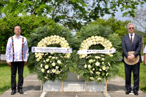 Al conmemorar el 159 aniversario de la Batalla de Camarón, el gobernador Cuitláhuac García Jiménez recalcó la posición de México, como un promotor de la paz mundial apegado al principio juarista: Entre los individuos, como entre las naciones, el respeto al derecho ajeno es la paz.