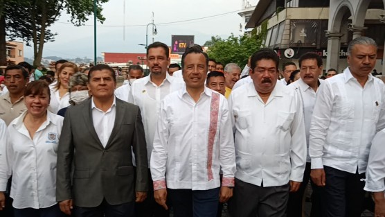  El Gobernador de Veracruz, Cuitláhuac García Jiménez, encabezó el  desfile conmemorativo al Día del Trabajo, junto a funcionarios estatales en Xalapa.