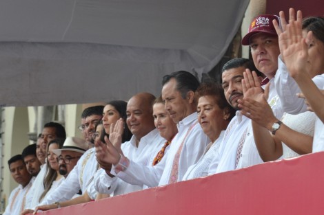  El Gobernador de Veracruz, Cuitláhuac García Jiménez, encabezó el  desfile conmemorativo al Día del Trabajo, junto a funcionarios estatales en Xalapa.