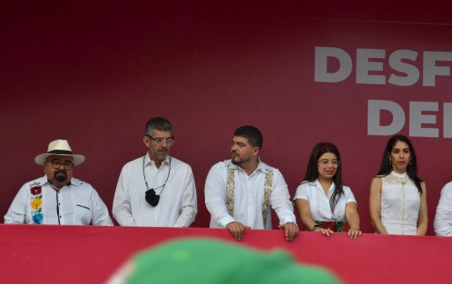  El Gobernador de Veracruz, Cuitláhuac García Jiménez, encabezó el  desfile conmemorativo al Día del Trabajo, junto a funcionarios estatales en Xalapa.