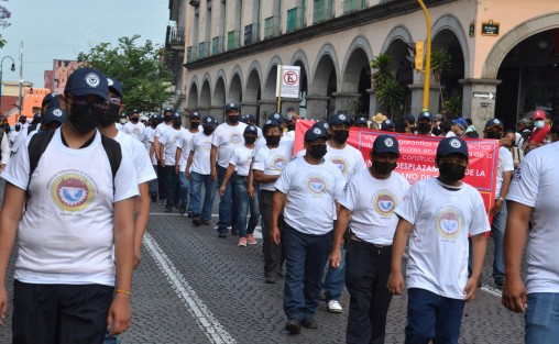Luego de dos años de suspensión por la pandemia, la manifestación de los trabajadores veracruzanos se revivió, donde expresaron sus peticiones a las autoridades. 