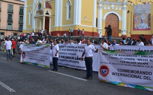 Luego de dos años de suspensión por la pandemia, la manifestación de los trabajadores veracruzanos se revivió, donde expresaron sus peticiones a las autoridades. 