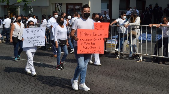 Luego de dos años de suspensión por la pandemia, la manifestación de los trabajadores veracruzanos se revivió, donde expresaron sus peticiones a las autoridades. 