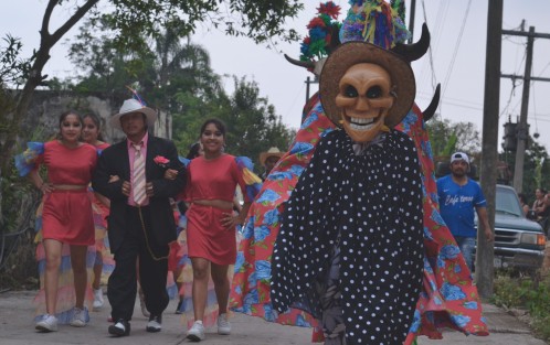 En la comunidad de Espinal, municipio de Naolinco, se realizó el primer desfile de carnaval 2022, que al igual que en otros municipios, se realizan este tipo de festividades después de dos años de pandemia.