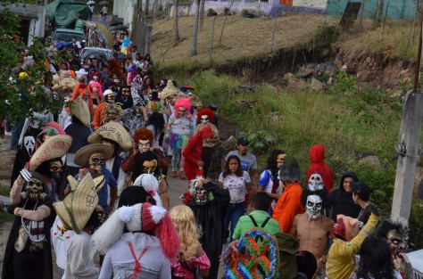 En la comunidad de Espinal, municipio de Naolinco, se realizó el primer desfile de carnaval 2022, que al igual que en otros municipios, se realizan este tipo de festividades después de dos años de pandemia.