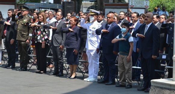 Frente al monumento a Benito Juárez, el gobernador Cuitláhuac García Jiménez encabezó la conmemoración por el 160 aniversario de la Batalla de Puebla, donde se recordó al General Ignacio Zaragoza, comandante del Ejército de Oriente, quien en 1862 lideró la victoria de las tropas mexicanas sobre el ejército francés, llenando de gloria las armas nacionales.