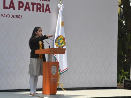 Frente al monumento a Benito Juárez, el gobernador Cuitláhuac García Jiménez encabezó la conmemoración por el 160 aniversario de la Batalla de Puebla, donde se recordó al General Ignacio Zaragoza, comandante del Ejército de Oriente, quien en 1862 lideró la victoria de las tropas mexicanas sobre el ejército francés, llenando de gloria las armas nacionales.
