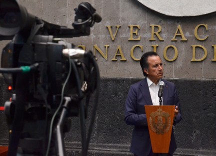 En conferencia de prensa en la capital del estado, el gobernador Cuitláhuac García Jiménez, fue cuestionado sobre el triple homicidio de este jueves en la capital del estado.