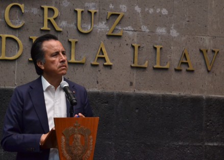 El gobernador Cuitláhuac García Jiménez, descartó focos rojos en inseguridad en la capital del estado, y defendió los operativos en Xalapa, <em>sí han dado resultado, no tenemos más que estos hechos aislados y Xalapa está tranquilo en el tema de homicidios</em>.