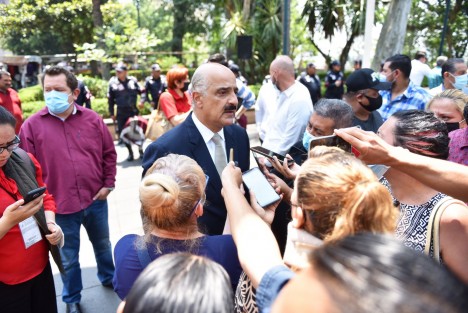 El alcalde de Xalapa, Ricardo Ahued, destacó que ya hay registro de una reactivación económica dentro de los sectores hoteleros y restauranteros, quienes trabajan para dar una mejor atención a quienes llegan a Xalapa a disfrutar de la música, el arte, la cultura y lo que ofrece la zona metropolitana. 