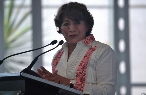 Delfina Gómez expresó que los docentes necesitan dignificarse más de acción que de palabra y discurso, como lo encomendó el presidente Andrés Manuel López Obrador. Ejemplo de ello es que mientras administraciones pasadas otorgaron 110 mil bases en cinco años, la Unidad del Sistema para la Carrera de las Maestras y los Maestros (USICAMM) cuantifica 180 mil en sólo dos.