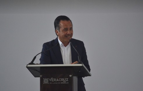 El titular del Poder Ejecutivo de Veraruz agradeció la voluntad de quienes hoy encabezan la dependencia federal por enfrentar el pasado y dignificar a quienes encaminan el futuro del país.

