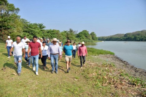 La mañana de este domingo, el gobernador Cuitláhuac García realizó una segunda visita técnica de evaluación a la problemática de la Laguna de San Julián, esta vez acompañados con la Conagua.