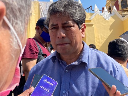 .-Profesores de distintos sindicatos se manifestaron para indicar que están en contra de la federalización de la nómina. Pues aseguran que esto les afectará en caso que tengan que realizar algún trámite o reclamar alguna quincena, tendrían que trasladarse hasta la ciudad de México. 