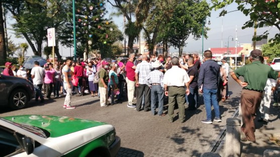 Aprovechando la atención solicitaron también 14 obras de pavimentación de calles en distintas zonas, como en la Reserva de El Tronconal, Ruta 2 y en el barrio de San Bruno.