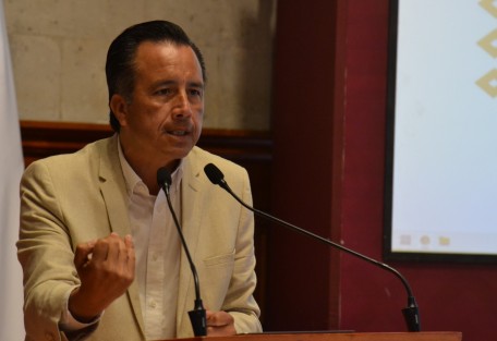 Asimismo, dio a conocer que la Fiscalía General del Estado (FGE) mantiene abiertas cuatro líneas de investigación, sin descartar alguna, pues reporta avances sustanciales que, por secrecía, no revelará hasta conformar una explicación de lo sucedido.