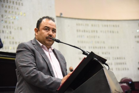 El diputado Juan Enrique Santos Mendoza presentó al Pleno una iniciativa por el cual se reforman, derogan y adicionan diversas disposiciones de la Constitución Política del Estado de Veracruz, con el objetivo de adscribir el Tribunal Estatal de Justicia Administrativa de Veracruz (TEJAV) al Poder Judicial del Estado, manteniendo su jurisdicción, autonomía e independencia para dictar sus fallos.

