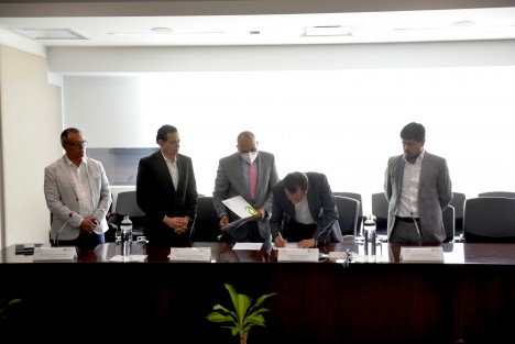 Este jueves, el gobernador Cuitláhuac García Jiménez, acompañado por el coordinador general de Comunicación Social, Iván Joseph Luna Landa, y el director general de RTV, Víctor Hugo Cisneros Hernández, destacó la relevancia de la retransmisora por ser la de mayor potencial de cobertura en las regiones de Xalapa, Poza Rica y Veracruz.