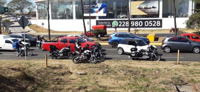 Un intenso operativo se registró en la zona sur de la ciudad de Xalapa, luego de un reporte de disparos desde un taxi que circulaba por la carretera Xalapa-Veracruz a la altura de la Secretaría de Educación de Veracruz y el Órgano de Fiscalización Superior (Orfis) en la zona conurbada con el municipio de Emiliano Zapata.