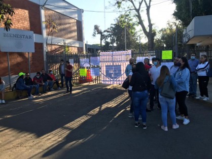 Las instalaciones de la Secretaría de Bienestar con sede en Xalapa, fueron tomadas por un grupo de trabajadores quienes exigieron mejores condiciones laborales y respeto a sus derechos.