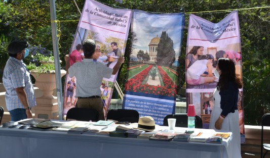  En el parque Juárez de la ciudad de Xalapa se inauguró la primera Feria Regional Interreligiosa, en el marco del 30 aniversario del reconocimiento legal de las Iglesias.