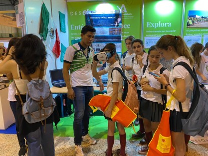 Los alumnos de  la carrera en Ingeniería en Desarrollo y Gestión de Software presentan en la Feria de la Ciencia de Sevilla, España, su trabajo denominado: Recorrido Virtual Animado, que consiste en una emulación en realidad virtual, de laboratorios pesados de las instalaciones reales de la UTSV, sita en Nanchital, Veracruz. Fotos: UTSV
