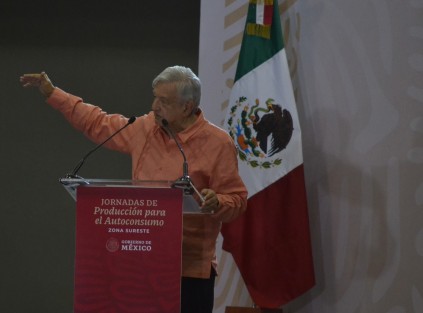 El Presidente  López Obrador adelantó que para seguir apoyando al campo el Programa Nacional de fertilizantes gratuitos llegará a Veracruz y para ello se fortalecerá la Planta de Amoniaco en Cosoleacaque y ProAgroindustria en Allende. Todos los productores reciben fertilizante gratuito en Guerrero y ya lo ampliamos para Puebla, Tlaxcala, Oaxaca, lo va a tener Chiapas; en el norte Zacatecas, Nayarit, pero también lo vamos a aplicar aquí en Veracruz, Quintana Roo, Campeche y Tabasco. Vamos a reforzar la producción de fertilizantes.