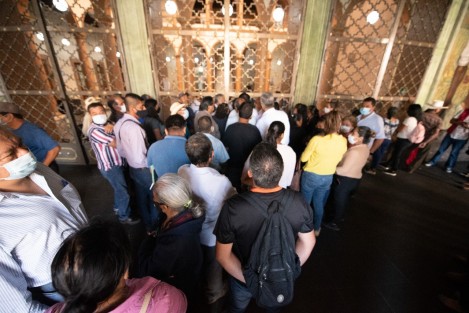 Integrantes del Movimiento Campesino Veracruzano Plan de Ayala Siglo XXI, se manifestaron en la puerta de palacio de gobierno demandaron diálogo con el gobernador Cuitláhuac García. 