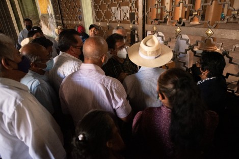 El líder Ezequiel Flores, lamentó que al secretario de Agendas, Víctor González no le interese dar trámite seguimiento a los compromisos del Ejecutivo, pues no les responde las llamadas e ignora sus mensajes.