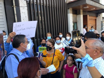 Grupos provida protestaron afuera del Poder Judicial de la Federación para exigir al juez Jesús Arturo Cuéllar Díaz, del Juzgado Decimoséptimo de Circuito en Materia Mixta, que conceda el amparo presentado en contra de la interrupción legal del embarazo. Se plantaron afuera de dicho edificio, ubicado sobre la avenida Ávila Camacho, en  Xalapa, donde pidieron a la autoridad judicial que sea respetado el Artículo 4º de la Constitución del Estado de Veracruz, que protege la vida desde la concepción, ya que las reformas al Código Penal del Estado, aprobadas el pasado 20 de julio de 2021 por la legislatura local, violentan y se contraponen a dicho Artículo. 
