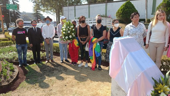 Al conmemorarse el 17 de mayo el Día Internacional contra la Homofobia,  colectivos se reunieron en la Placa Conmemorativa a Víctimas por Crímenes de Odio por Homofobia, ubicada frente al monumento Araucaria, en la avenida 20 de Noviembre de la ciudad de Xalapa.

