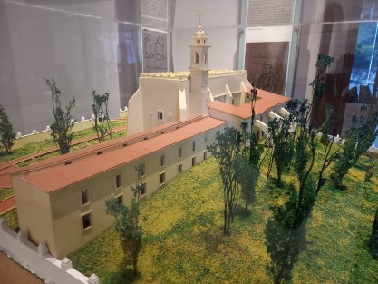 La maqueta del convento, construida con base en imágenes y documentos históricos,da al visitante una clara idea de la ubicación y aspecto del edificio. Además se detalla los sitios en donde se pueden ver las piezas que aún se conservan del edificio. 