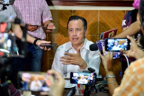 Dijo que ya habló con el titular de Seguridad Pública, Hugo Gutiérrez Maldonado, para que de inmediato se implemente un operativo similar que fue exitoso en Coatzacoalcos cuando se detuvo a un par de bandas dedicadas a este delito. 