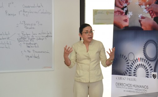 En la biblioteca Carlos Fuentes de la ciudad de Xalapa, se realizó el curso taller derechos humanos perspectiva de género y medición en ambientes educativos, impartido por la Sra.Karina López Gómez.