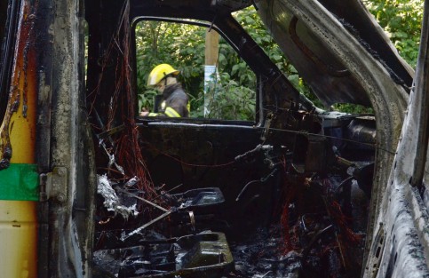 Por al menos una hora fue cerrada la carretera Xalapa-Naolinco al incendiarse ambulancia del IMSS a la altura de El boquerón. Bomberos de Xalapa y Protección Civil  de Banderilla, participaron en la maniobras.  Por fortuna nadie resultó herido.