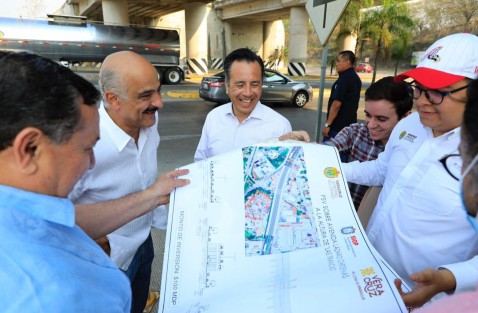 Este sábado, el gobernador Cuitláhuac García Jiménez y el alcalde Ricardo Ahued Bardahuil, llevaron a cabo un recorrido por la zona en la que se proyecta la construcción de un paso superior vehicular sobre la avenida Lázaro Cárdenas, a la altura del entronque con Las Trancas.