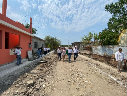 El Gobernador Cuitláhuac García realizó este domingo un recorrido de supervisión de obras en Pánuco. Estas se harán en Moralillo, localidad que está cerca del Río Pánuco y tendrán para empezar un monto 23 mdp. 
