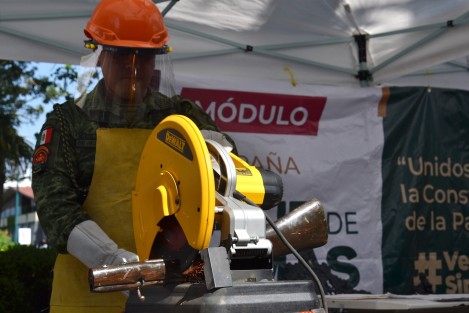 Continúa el canje de Armas por parte de elementos de la SEDENA en el parque Juárez de la Ciudad de Xalapa hoy se recibieron algunos cartuchos y una escopeta como parte de este programa.
