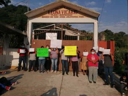 -Los padres de Familia de la Escuela Primaria 