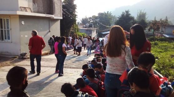 Los inconformes indicaron que han realizado las gestiones ante la autoridad educativa, pues durante todo el ciclo escolar 2021-2022, no han tenido profesor y afecta a 15 alumnos del segundo grado. 