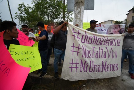 Familiares y amigos de Viridiana Moreno se manifestaron para exigir su aparición, afuera de la Dirección General de Servicios Periciales de la FGE. Tras algunas horas de protesta, informaron que pernoctarán en el lugar.