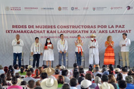  Desde la comunidad totonaca Plan de Hidalgo, el gobernador Cuitláhuac García Jiménez instaló la Red de Mujeres Constructoras de Paz (MUCPAZ) con el fin de promover su participación en los procesos de resolución de conflictos en comunidades y municipios.