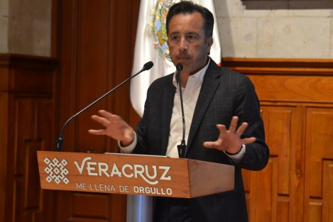 El mandatario Estatal Cuitláhuac García Jiménez dijo: Tengo que ser más precavido, al acusar de nueva cuenta que adversarios o medios de comunicación pretenden tergiversar sus palabras o casos, como los medicamentos en bodegas. Sobre el caso Viridiana, reiteró que no se pronunciará al respecto.