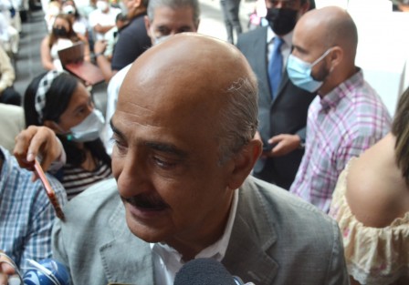 Xalapa enfrenta la peor crisis de los últimos 14 años por el desabasto de agua en esta temporada de estiaje, admitió el alcalde Ricardo Ahued Bardahuil. Esta situación ha dejado sin agua a las familias durante más de siete días en distintas colonias de la capital del estado. 