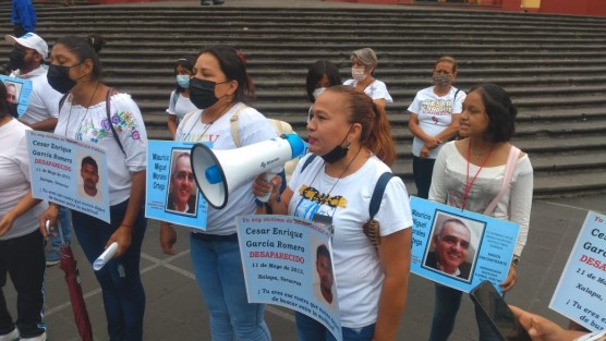 Los integrantes de colectivos de personas desaparecidas marcharon este sábado 28 de mayo en la ciudad de Xalapa. Partieron desde el panteón Palo Verde en la avenida 20 de noviembre hasta llegar a la plaza Sebastián Lerdo de Tejada.

