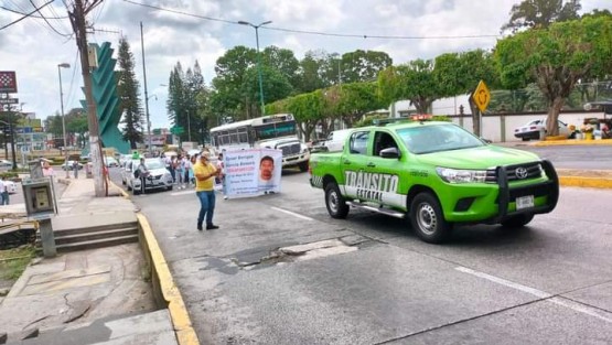 Los integrantes de colectivos de personas desaparecidas marcharon este sábado 28 de mayo en la ciudad de Xalapa. Partieron desde el panteón Palo Verde en la avenida 20 de noviembre hasta llegar a la plaza Sebastián Lerdo de Tejada.